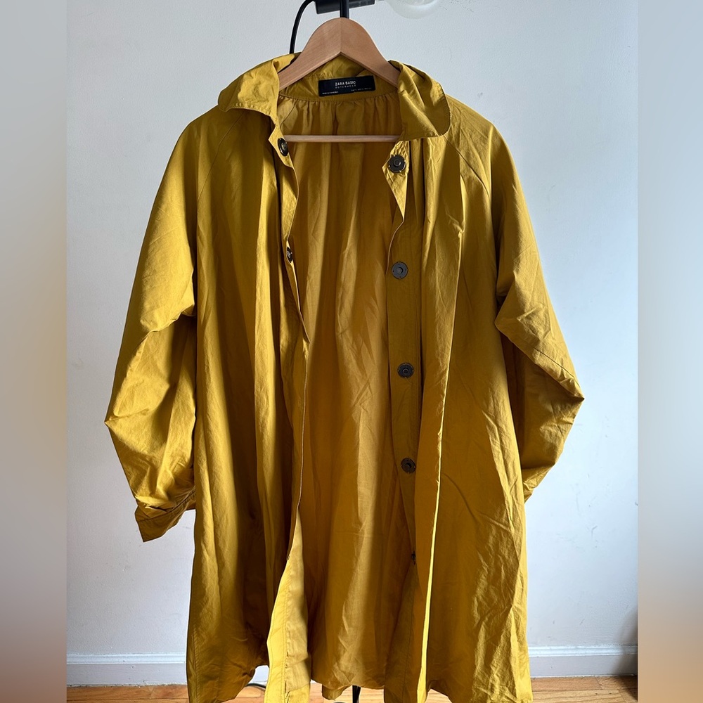 Trench coat. Zara. Retro. Vintage